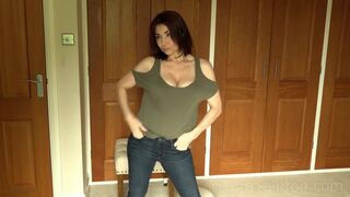 Tara Tainton - Mom's a jeans model